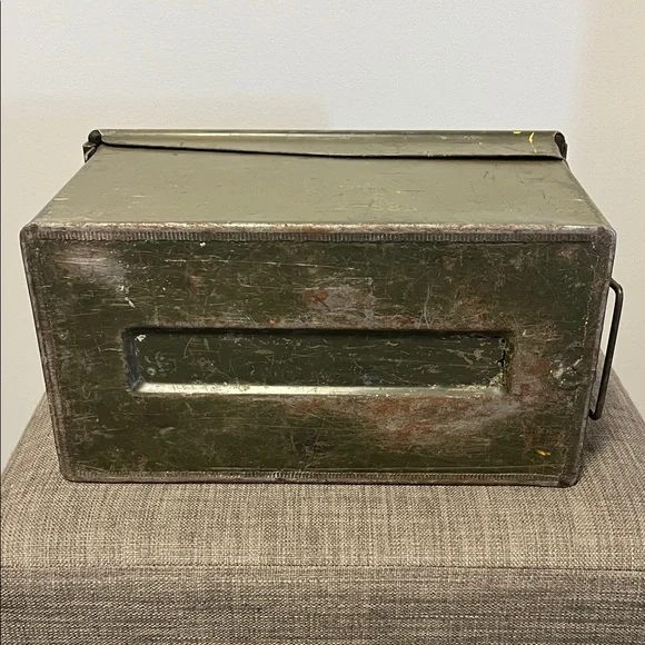 Vintage Green Metal Ammo Box - Picture 8 of 12